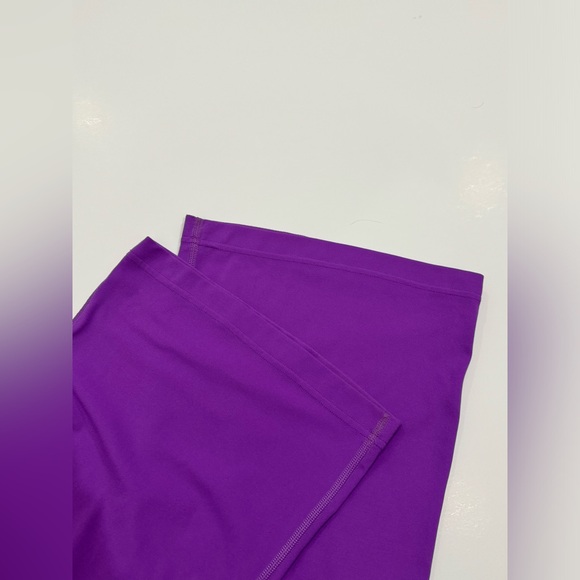 Lululemon Flare Pants. High Rise. Approximately 32” in length. - Picture 5 of 5